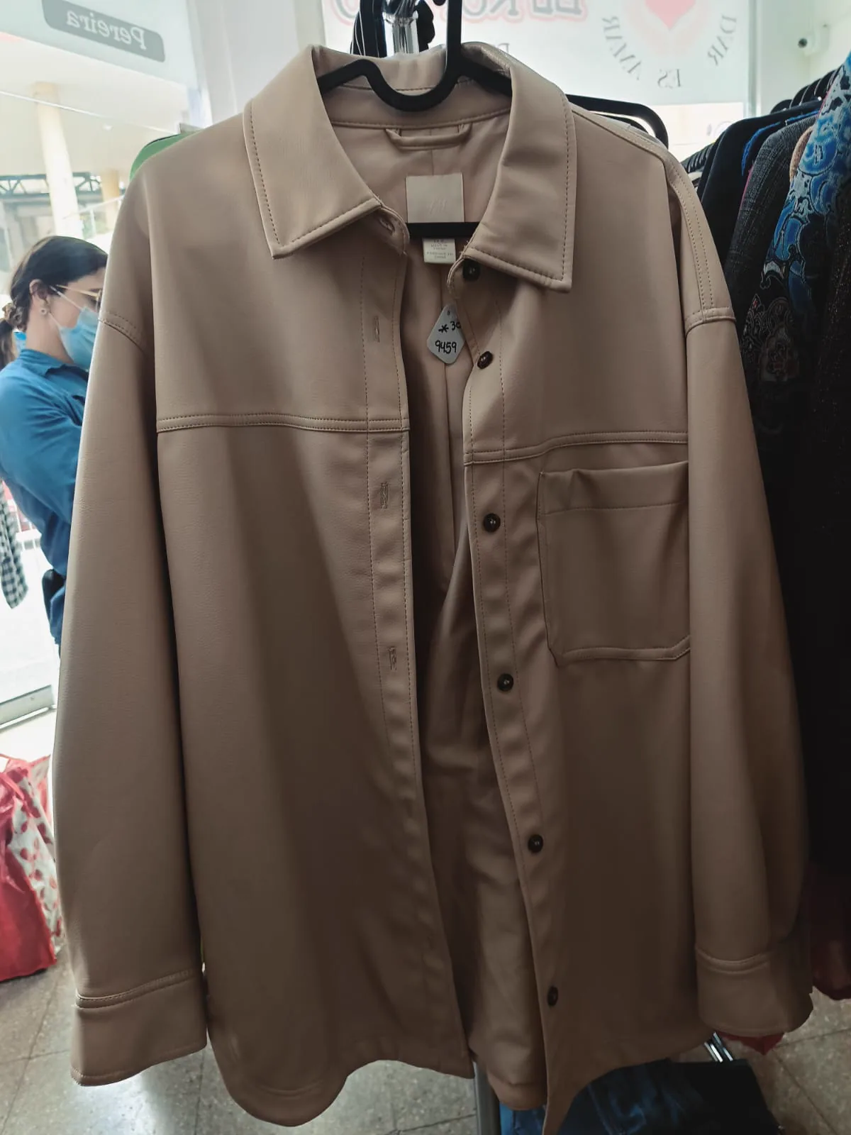 Chaqueta beige en excelente estado